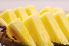 Как круто нарезать ананас за 30 секунд